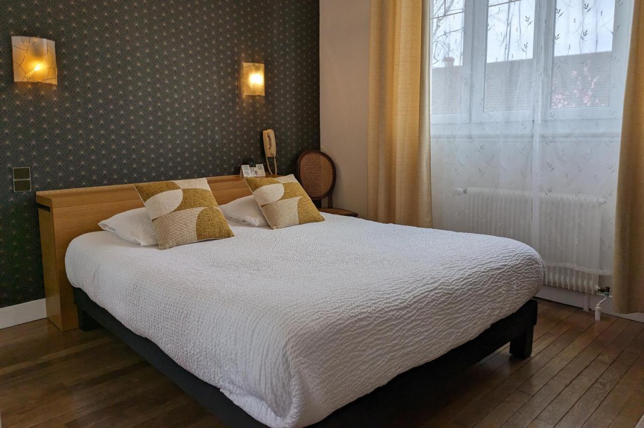 Logis Hotel Le Saint Florent Mont-pres-Chambord Ngoại thất bức ảnh