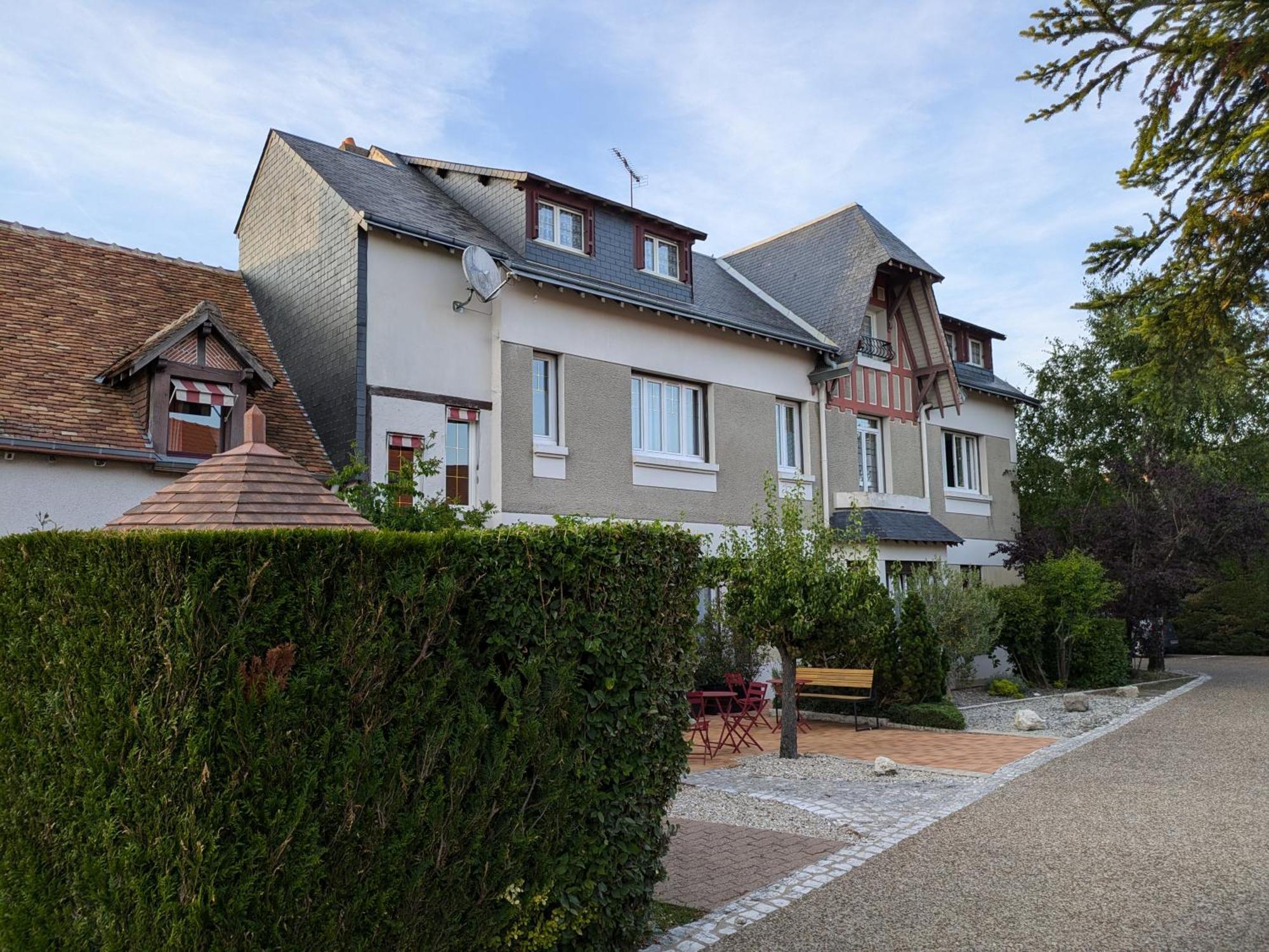 Logis Hotel Le Saint Florent Mont-pres-Chambord Ngoại thất bức ảnh